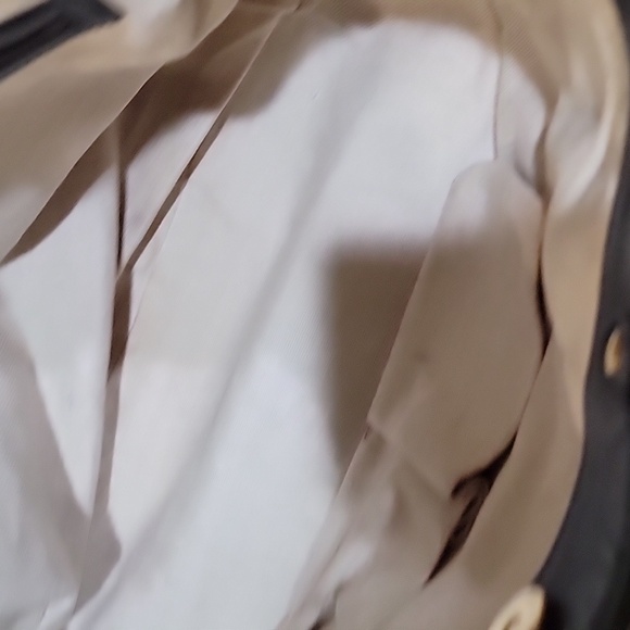 Gucci  EUC GG Signature Medium Scarlett Tote - Picture 10 of 10